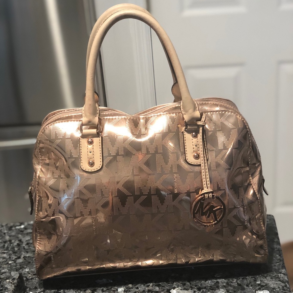 Lightly used Micheal Kors bag!